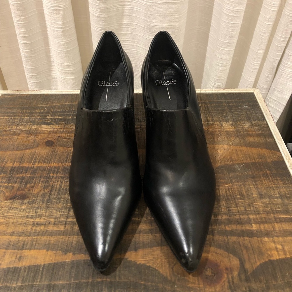 Black heeled boots